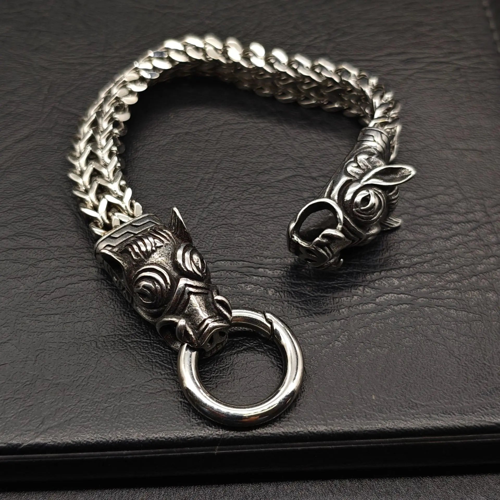 Domineering Men's Style Personalized Stainless Steel Bracelet Titanium Steel Retro Domineering Unique Wild Boar Men's Bracelet