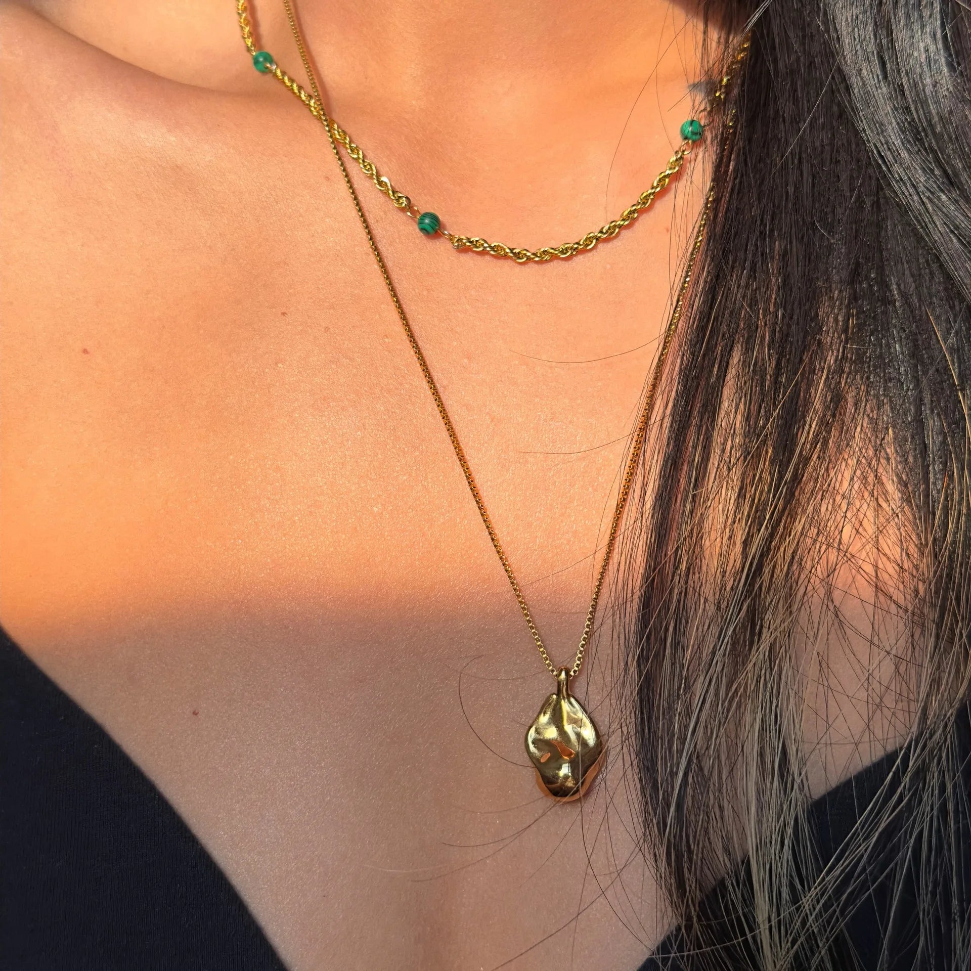 European American Retro 18K Gold-Plated Baroque Special-Shaped Pendant Necklace Classic Stainless Steel Chains for Anniversaries