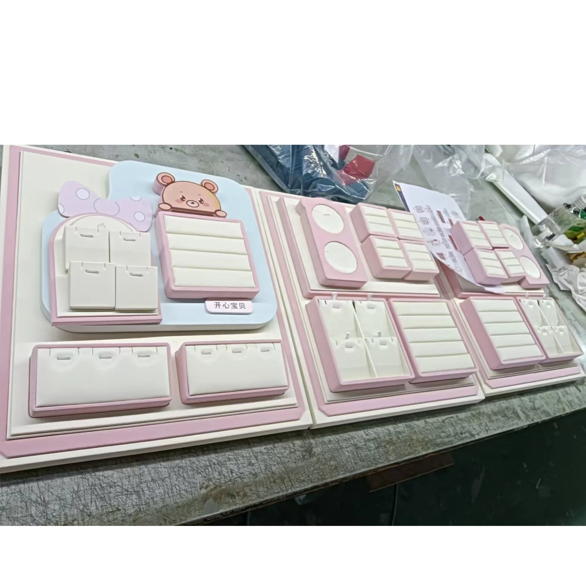 Neck Stand for Jewelry Free Design Spray Paint Ring Necklace Jewellery Display Set Fashion Tray Displays for Jewelry Stores