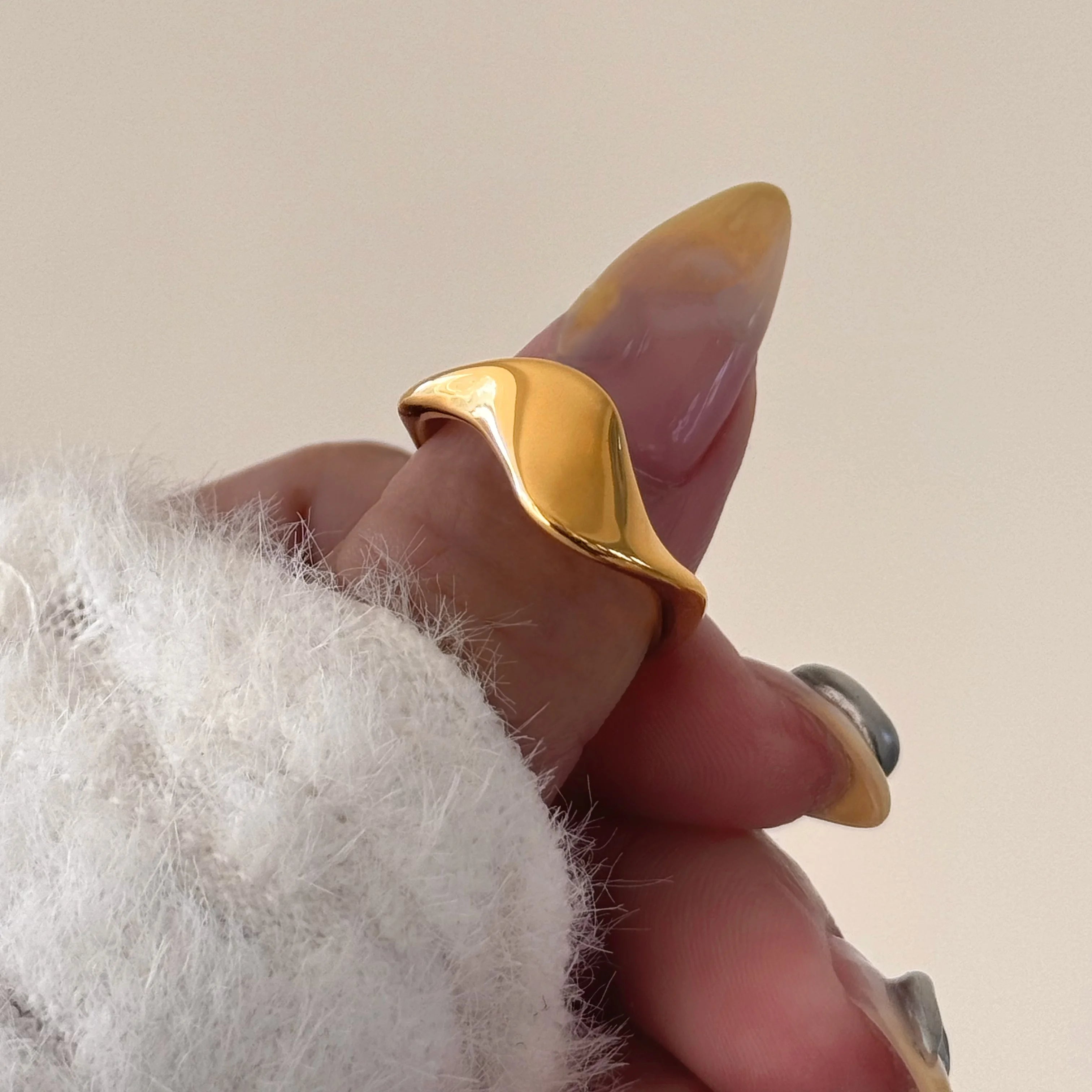 2024 Dazan Autumn Winter New Ins Trendy 18k PVD Gold Plated Stainless Steel Exquisite Polished Slim Twist Personality Ring