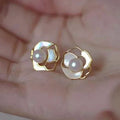 Exquisite Natural Shell Inlaid Camellia Flower Stud Earrings 6-7mm AAAA White Bread Round Pearl Gold Plated for Women's High-end