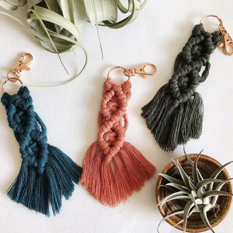China Goods Wholesale Handmade Bag Accessories Rope Tassels Cotton Thread Weave Boho Macrame Keychain MegaBDM