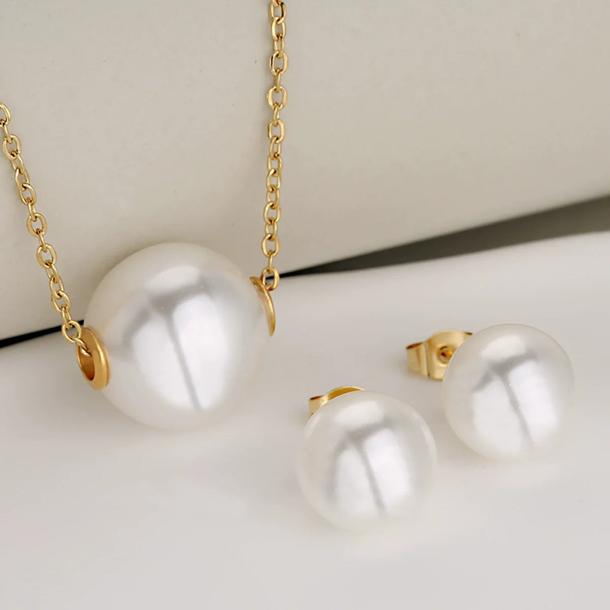 Simple French Retro Imitation Round Pearl Classic Stainless Steel Necklace Earrings Set Women's Jewelry Set