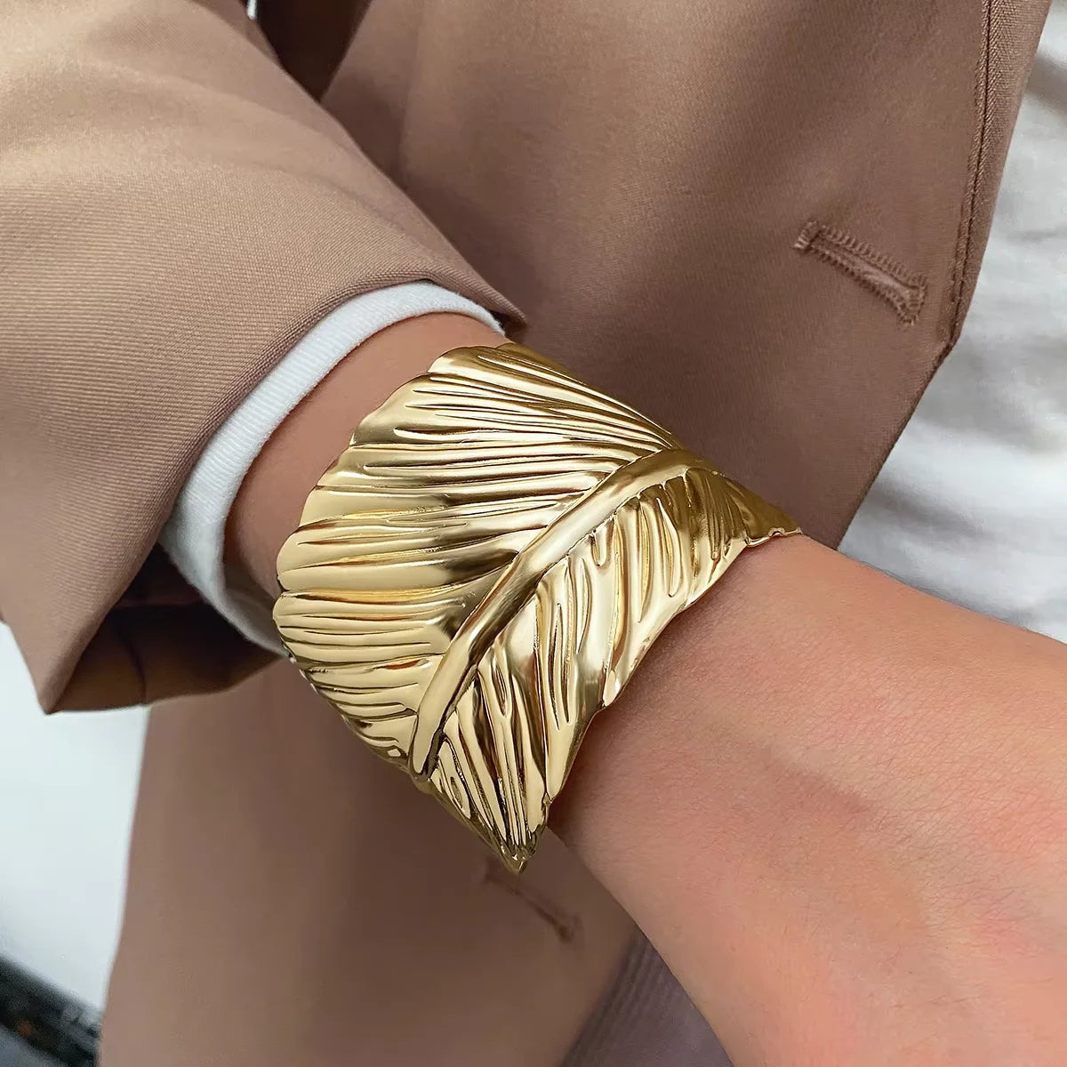 VKME Big Circle Charm Bracelet Punk Style Leaf Geometric Design Gold Color Bracelet  for Women Jewelry Wholesale