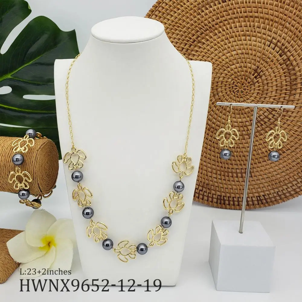 Islander Hawaiian Pearl Necklace  Earring Set in Gold