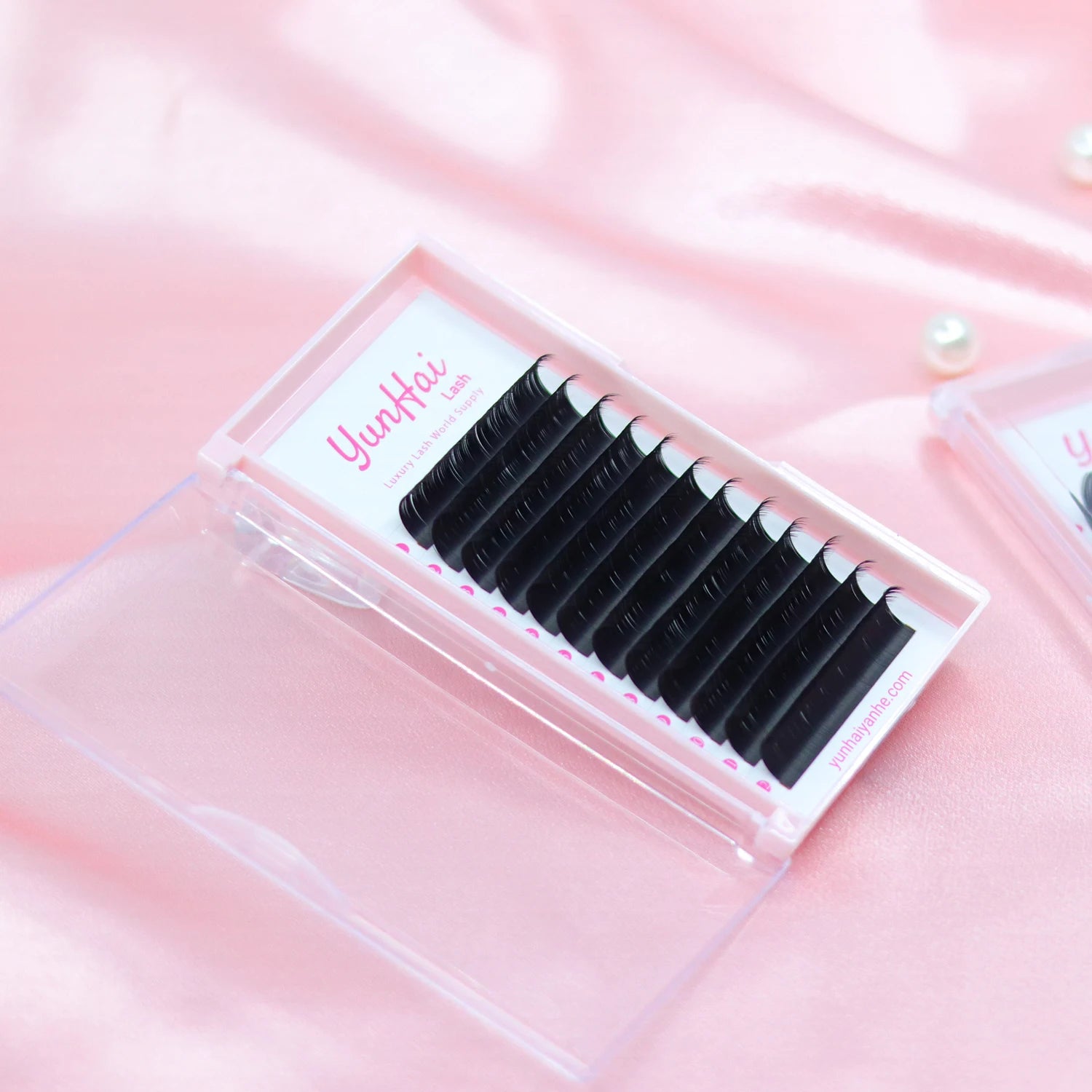 Yunhai Dark Black Fluffy Velvet Cashmere Matte Lash Trays Wholesale Private Label Classic Individual Lash Extensions