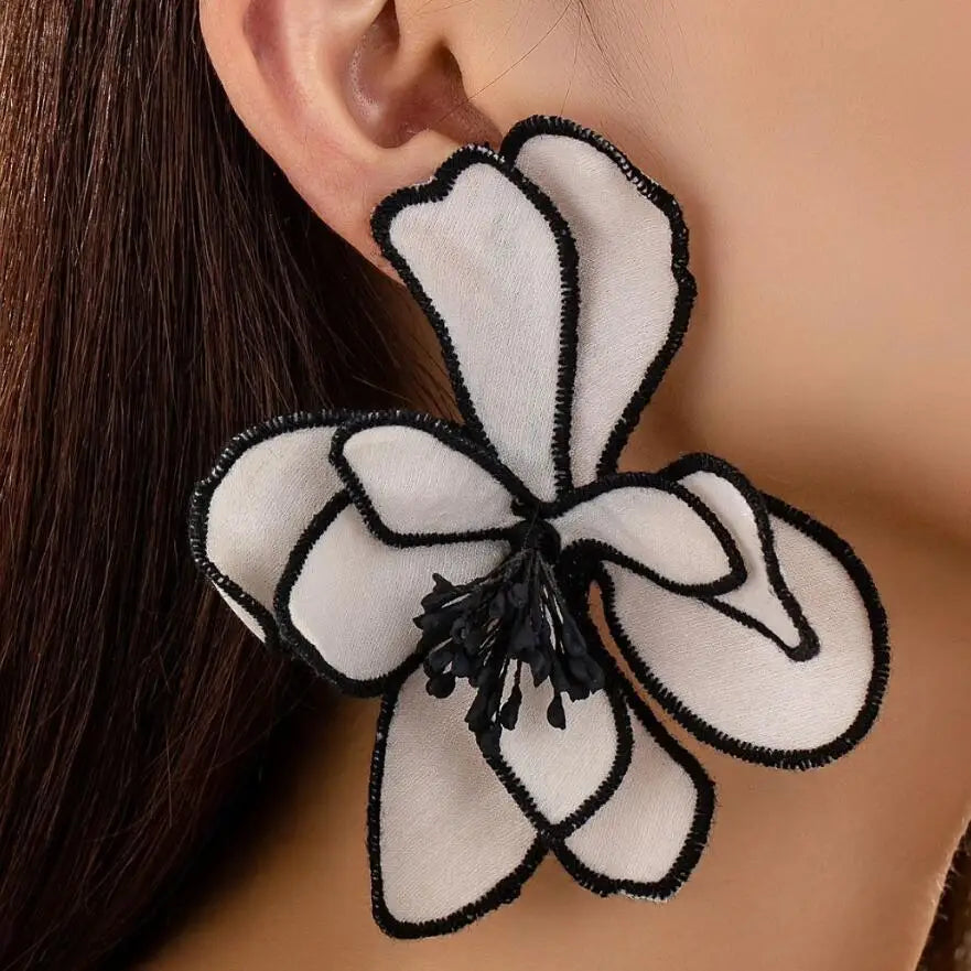 2025 New Arrival Fashion Jewelry Punk Bohemian Big Fabric Punk Flower Dangle Earrings for Women White Flower Plastic Earrings
