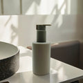 Empty Shampoo Liquid Soap Dispenser Packaging 200ml 300ml 500ml Hair Oil Conditioner Plastic Lotion Bottle with Pump Lid