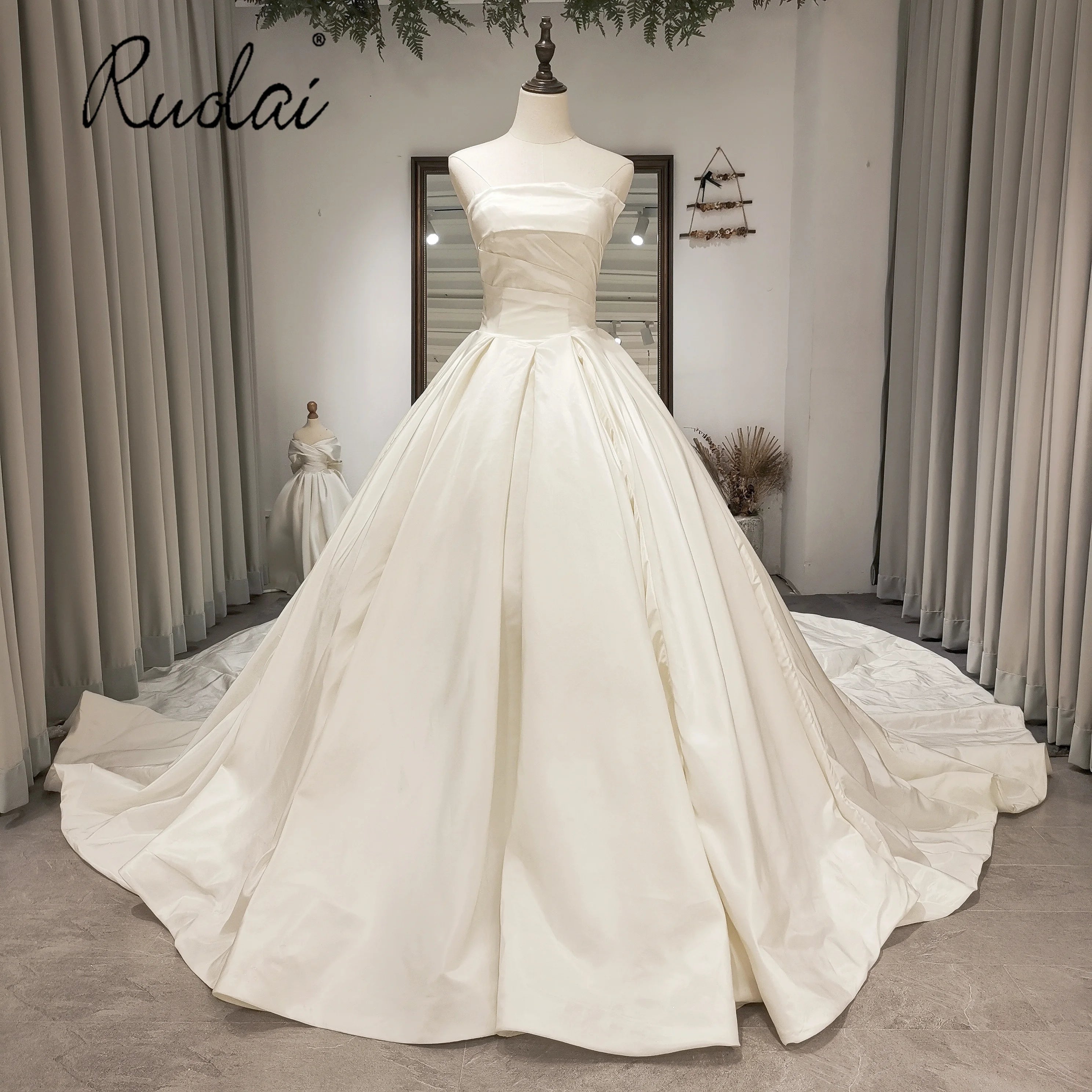 Ruolai  ZD05022 Elegant Real Sample Strapless Lace-up Sleeveless Minimalist Style Wedding Dresses for Women Vestidos De Novia