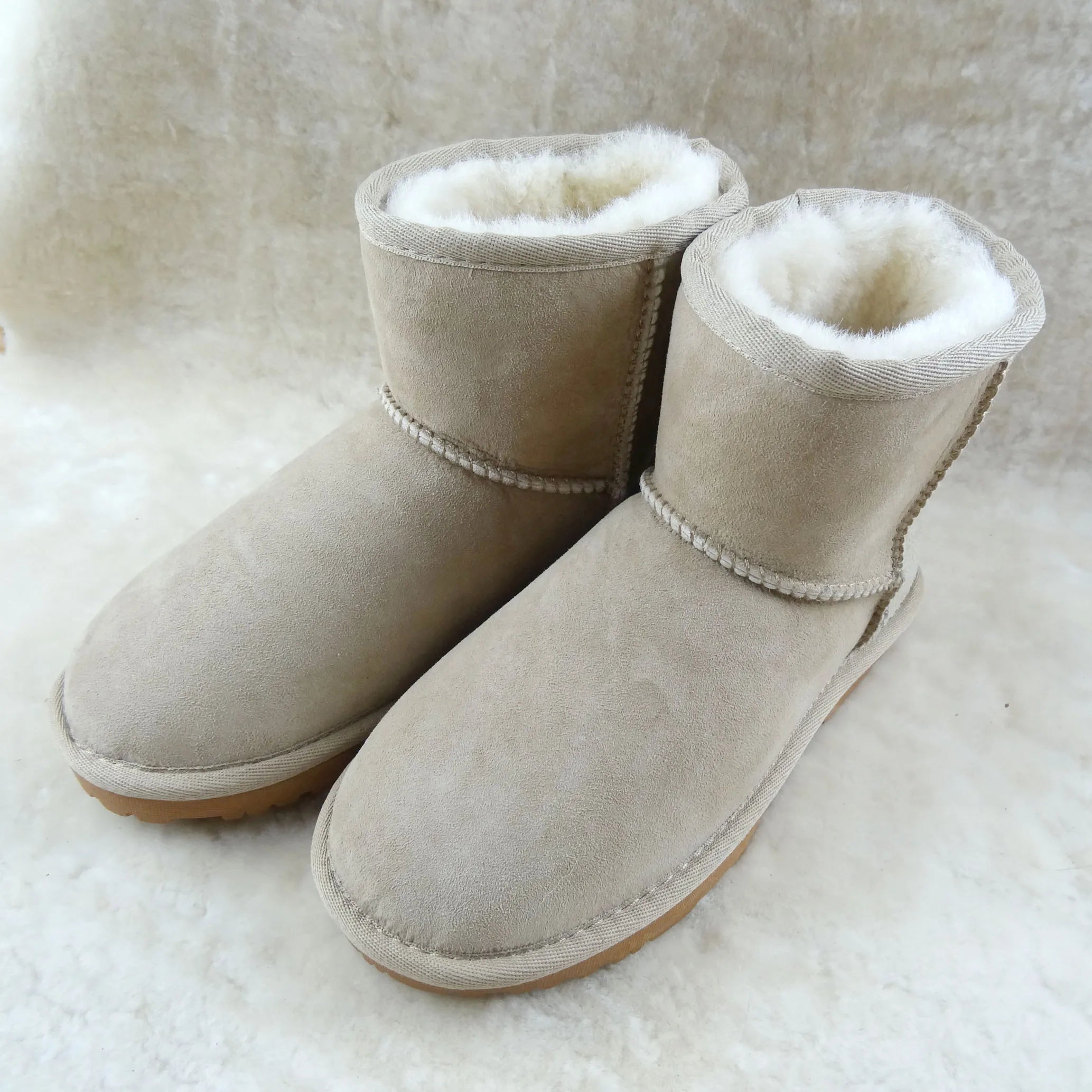 Sample Support Factory Direct Wholesale Classical Style Winter Warm Real Lambskin Snow Boots  Furry  Sheepskin Boots for Women