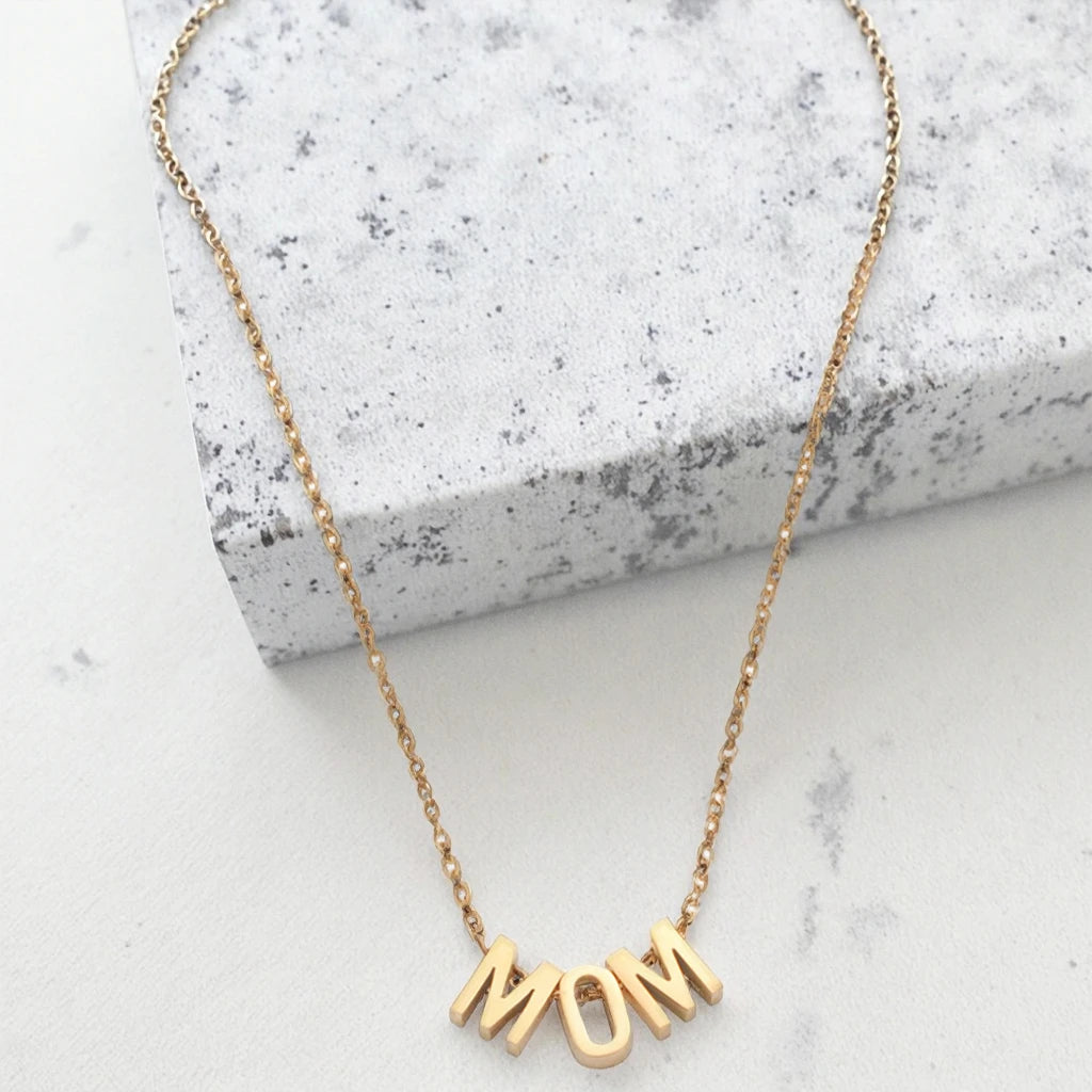 Lateefah Simple Warm and Affectionate Romantic Mother's Day Gift "MOM" Letter Pendant Necklace