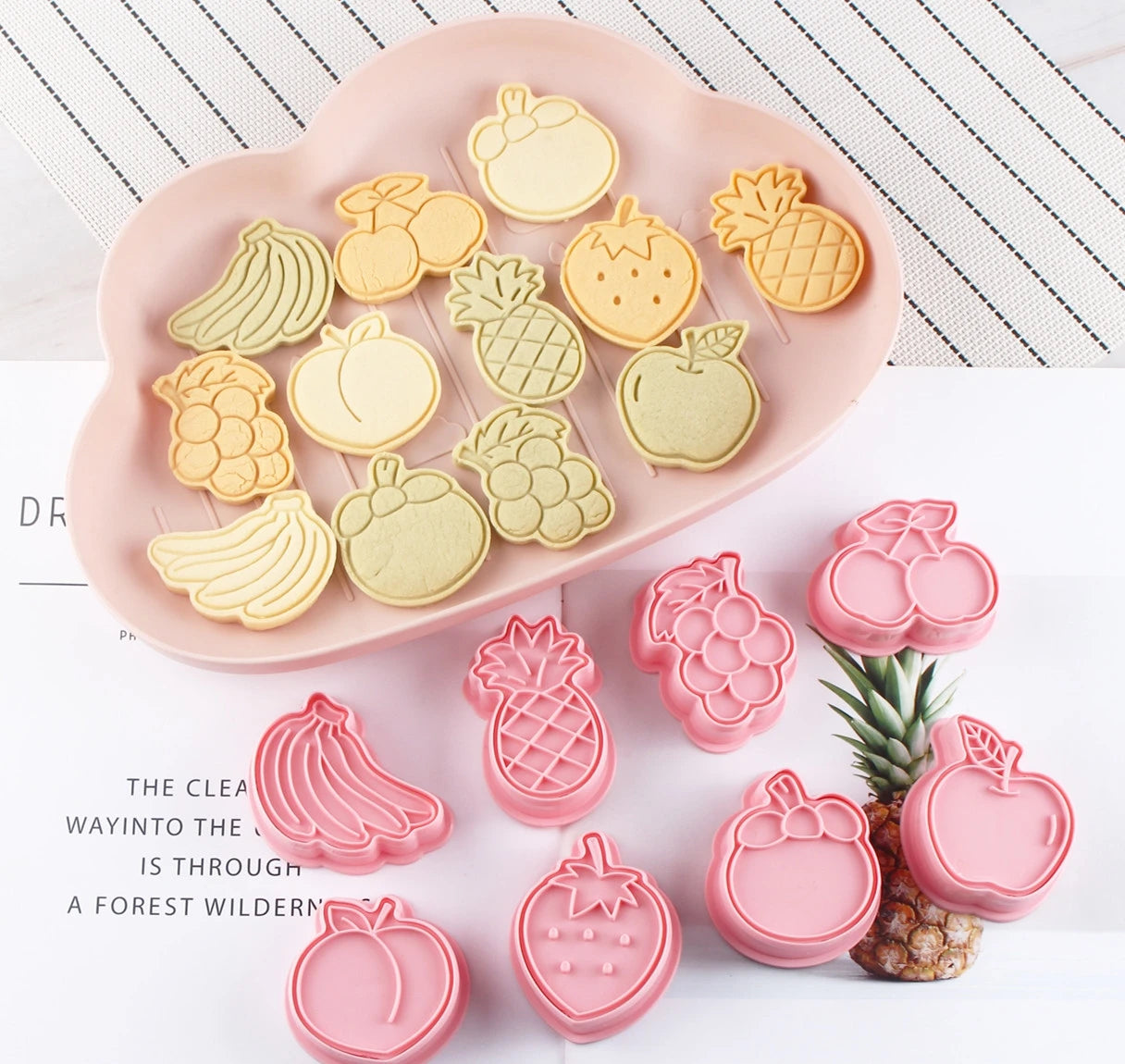 Saffron 8pcs/Box Set of 8 Fruits Cookie Stamps Plastic Biscuit Mold for Hot Cookies Cookie Tools