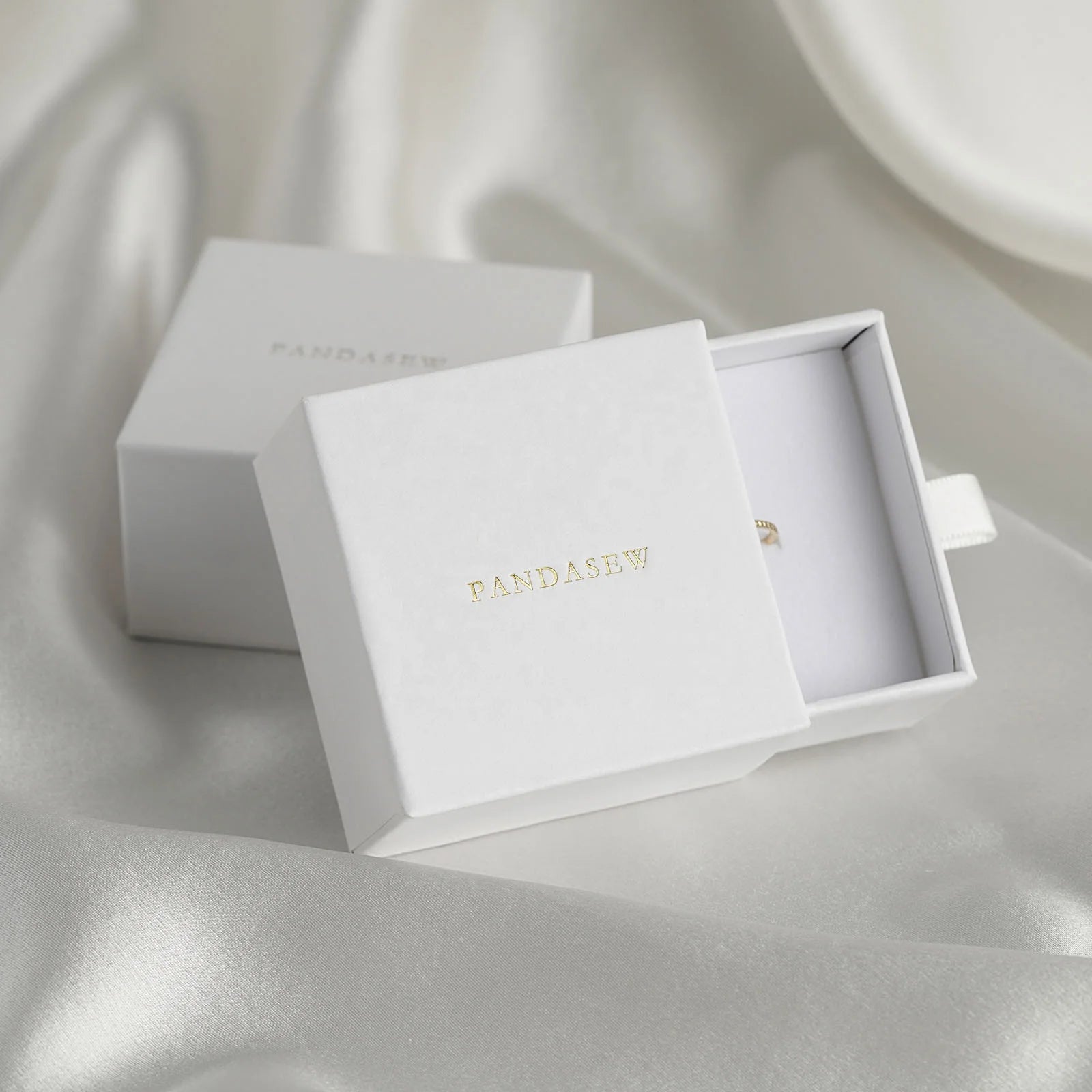PandaSew 6x6x3.5cm White Custom Logo Printed Jewelry Gift Paper Boxes Luxury Jewelry Packaging Ring Box