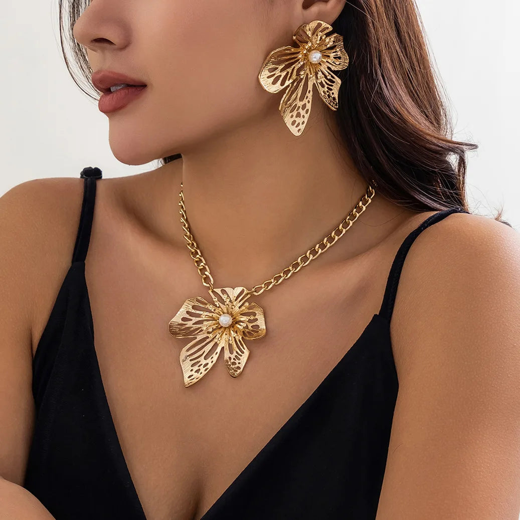 European and American Cross-border Jewelry Antique Style Large Flower Metal Chain Texture Hollow Flower Necklace Jewelry Set