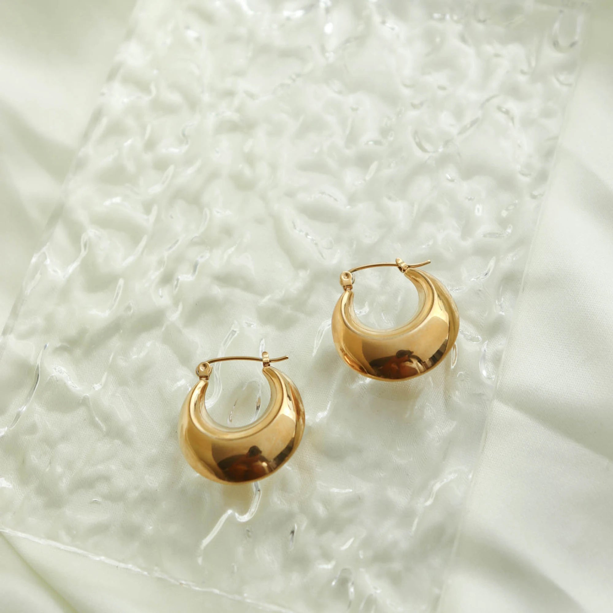 Chris April in Stock 316L Stainless Steel PVD Gold Plated Minimalist Hollow Hoop Earring