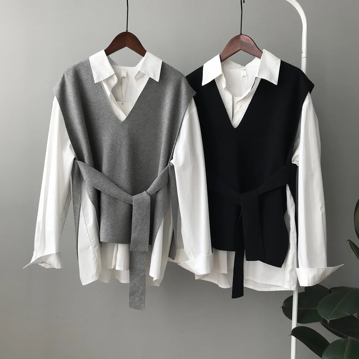 Boutique Wholesale 2026 Autumn New V-neck Knitted Vest Women's Lace up Pullover With Sleeveless Knitted Shirt Vest