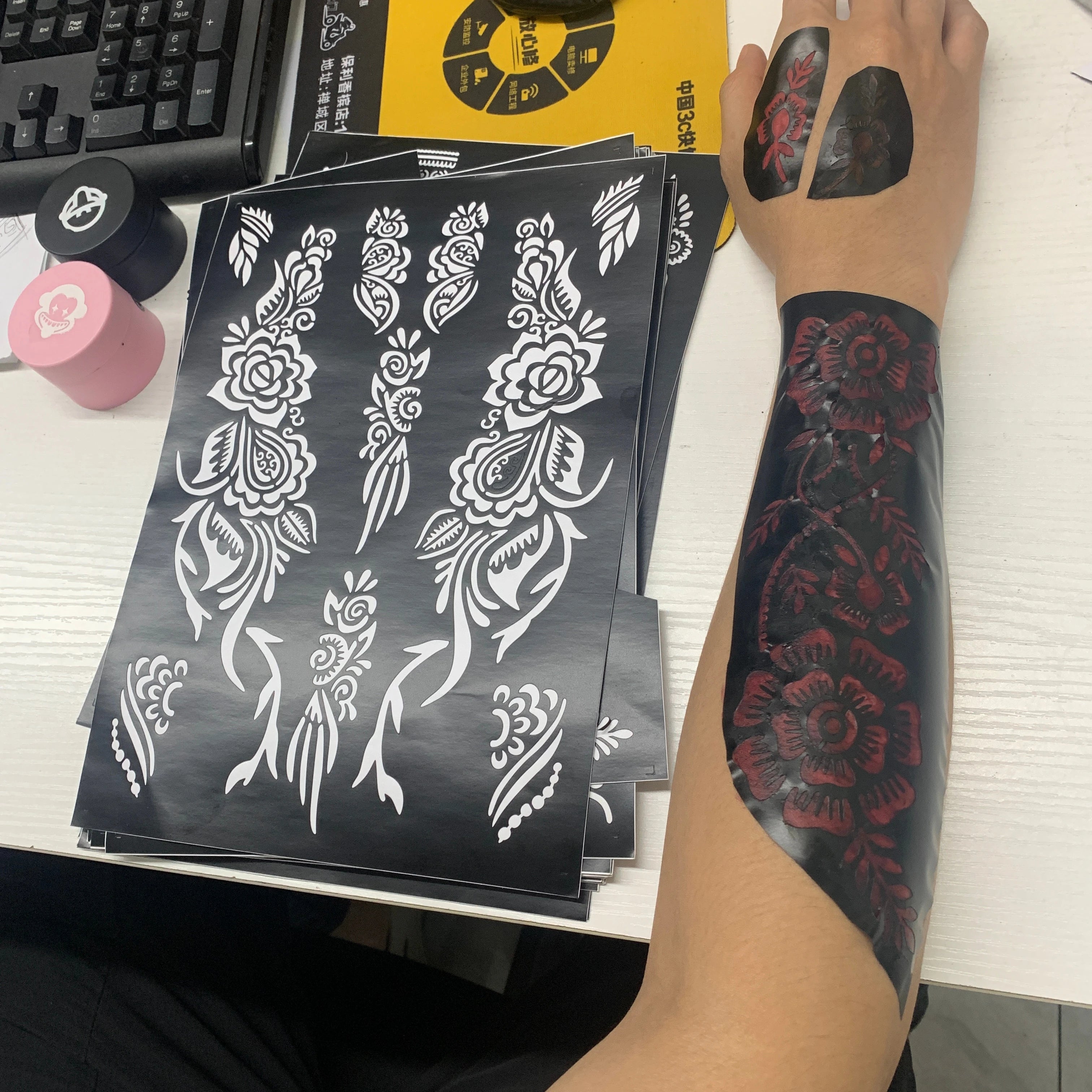 Wholesale 19*25cm Temporary Henna PVC Hallow Stencils Template Sticker for Body Art-Hands Fingers Feet Flowers