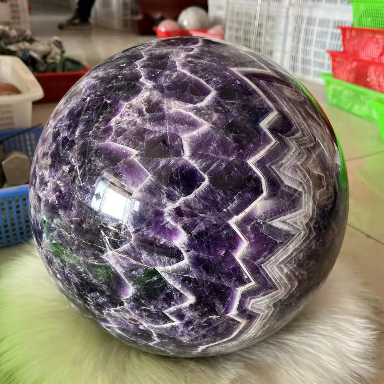 Large Size Crystal Ball Wholesale Natural Dream Amethyst Sphere Crystal Ball for Home Decoration