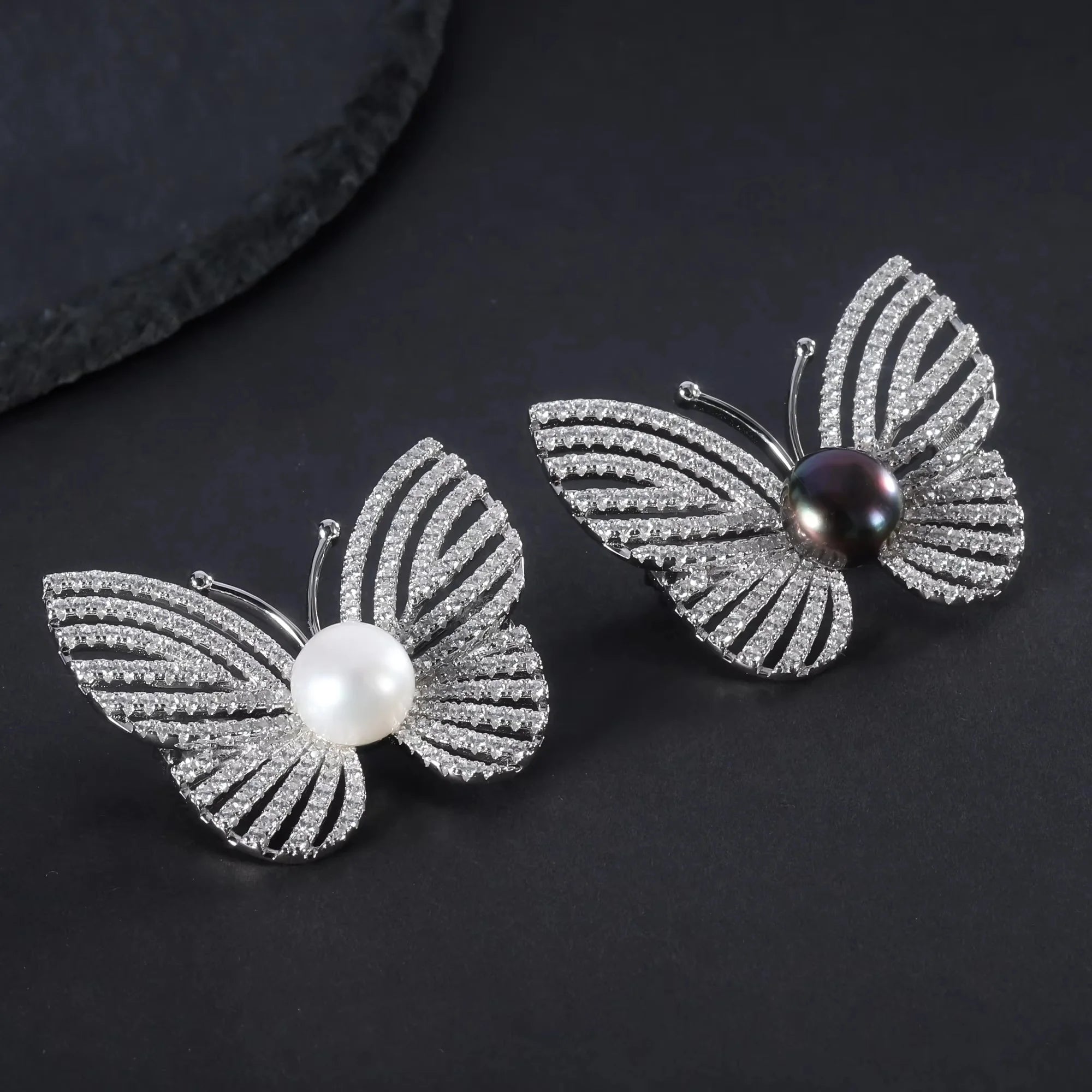 F9895BH Abiding Custom Exquisite Elegant Insect Butterfly 925 Silver 10mm Freshwater Pearl Brooches Pins for Graduation Gift