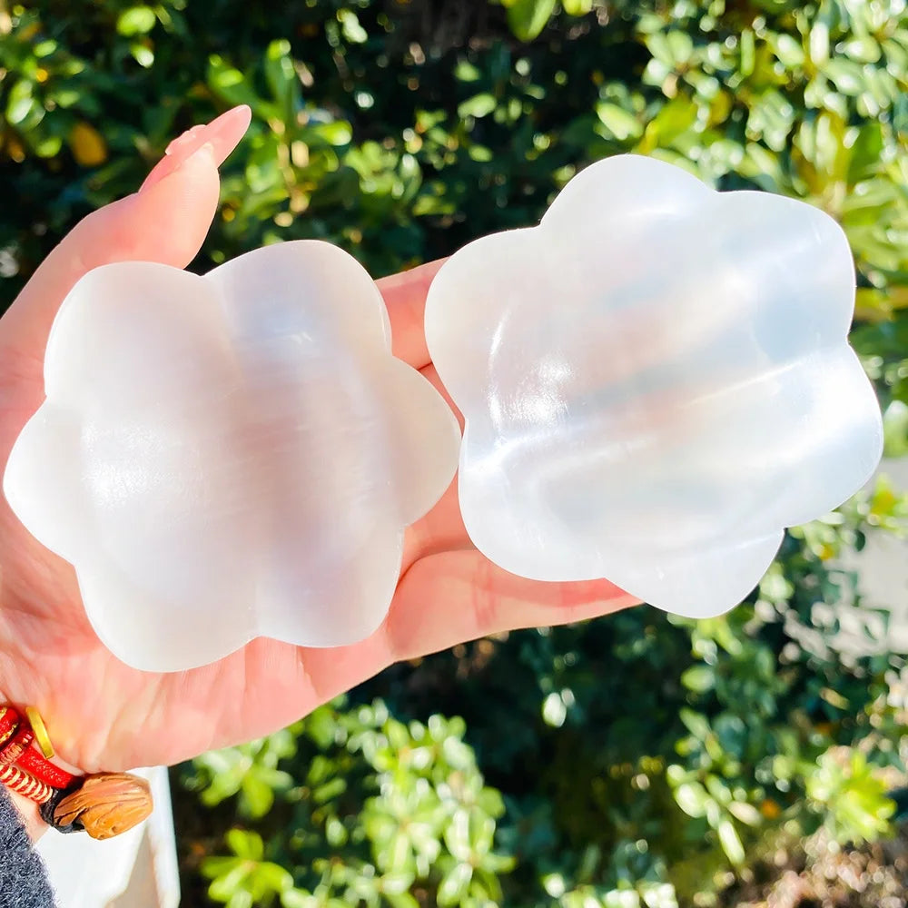 New Arrival Special Offer Natural High Quality Selenite Hand Carved Selenite Flower Bowl Carvings for Decoration