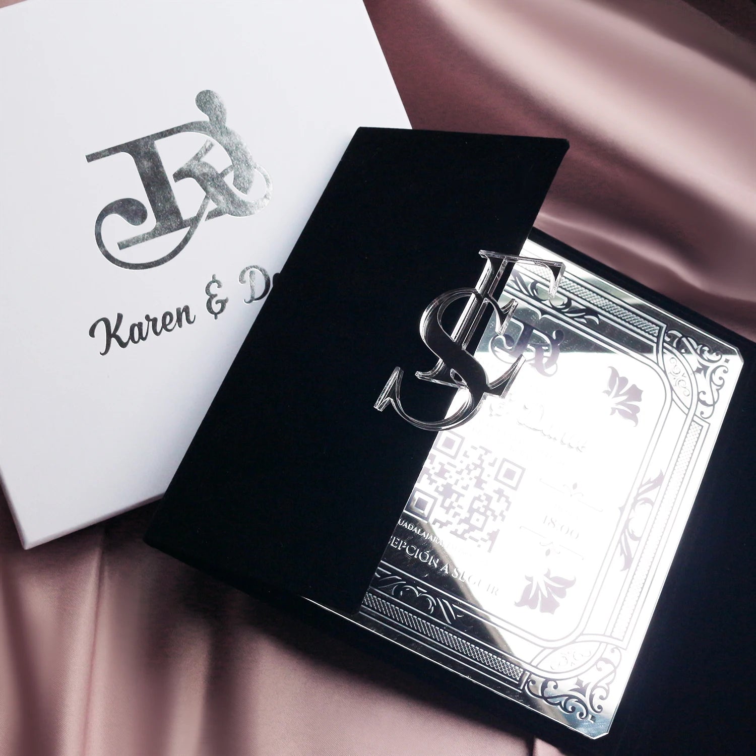 Luxury Custom Tir-fold Black Velvet Hardcover Booklet Box Wedding Invitation with Silver Mirror Acrylic Buckle Card