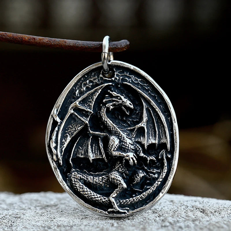 SS8-163P New Arrival 316L Stainless Steel Retro Dragon Pendant Round Medal Necklace Personality Necklace Animal Viking Jewelry