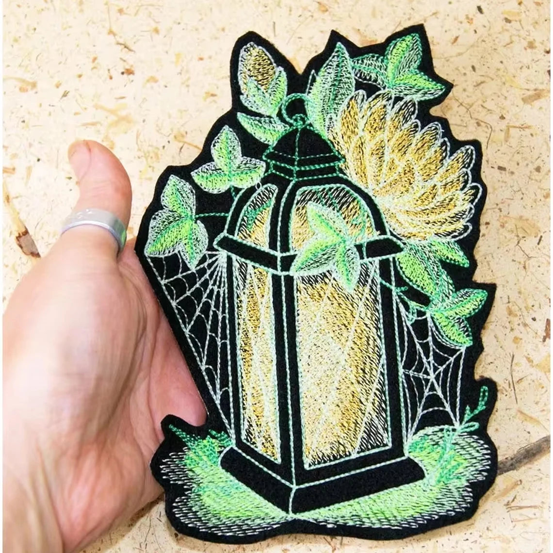 The New Hot Embroidered Patches Custom logo Blank Luminous Glitter Cartoon Iron on Patches Purple Mushroom Embroidery Patch