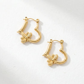 QIAOREN 12541 Sweet Bee Charm Hollow Heart Huggie Hoops Stainless Steel 18K Gold Plated Trendy Click Earrings Daily Outfit