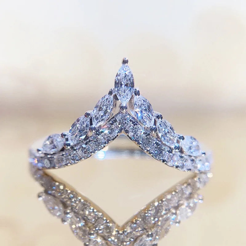 Nice Silver Colored Copper Material Good Quality Fashionable V-shaped Crown Micro Set Zircon Ring
