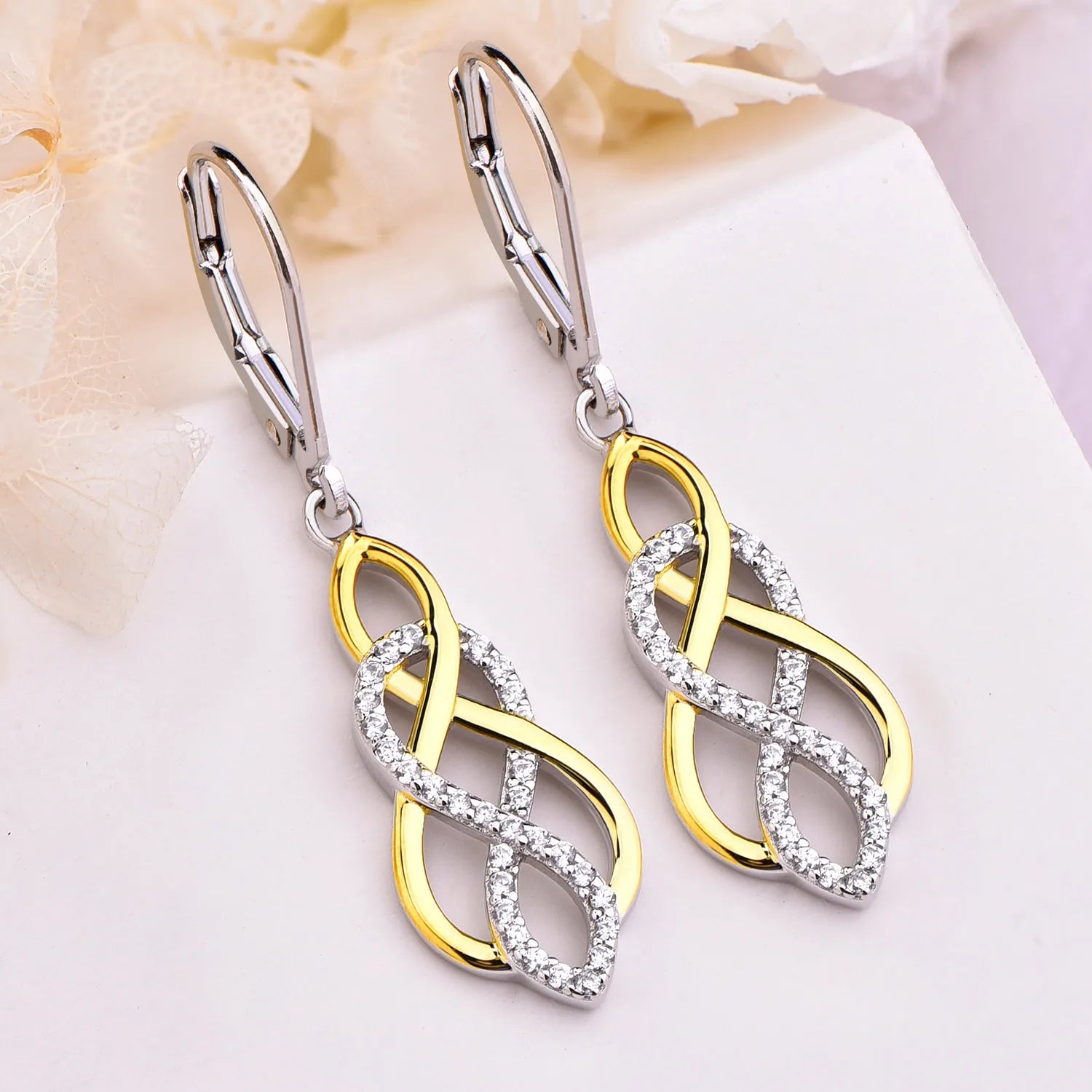 2024 Simple and Elegance Jewelry 925 Silver Earring Crystal White Cubic Zircon Drop Earrings for Women