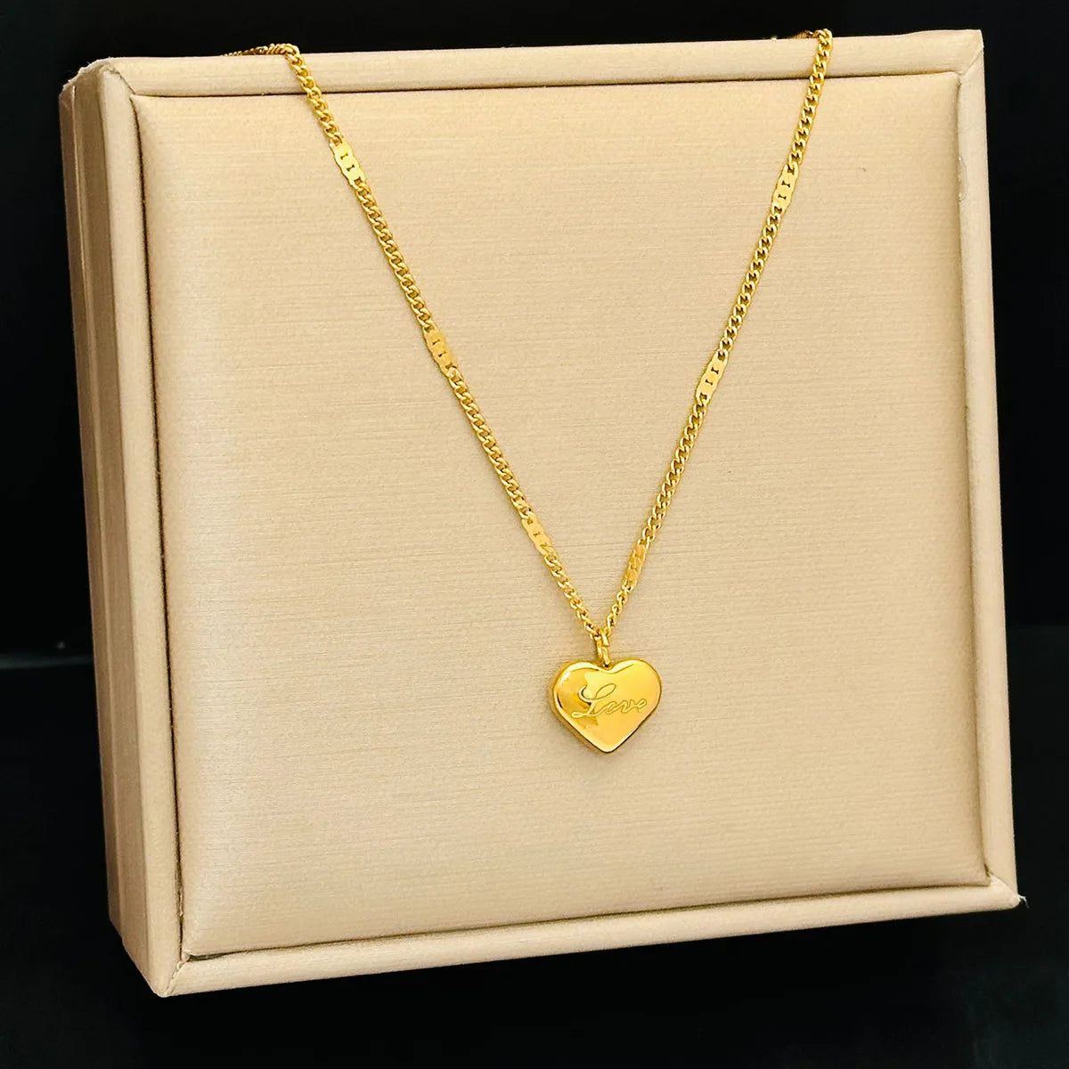 Love Necklace Female Summer Clavicle Chain with Stainless Steel Heart Simple Elegant Luxury Trendy Not Fade Love Heart Necklaces