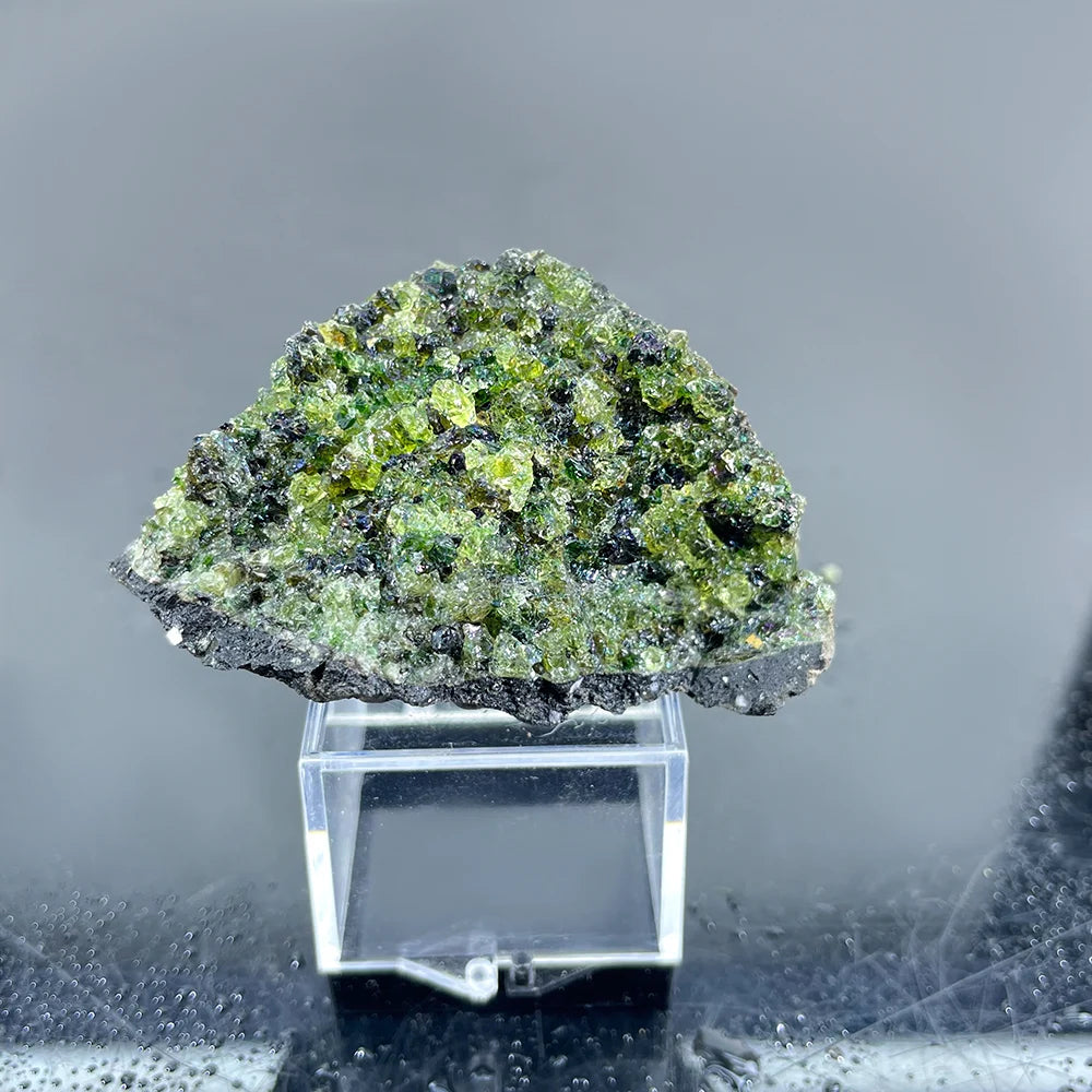 New Arrival High Quality Healing Stone Natural Raw Peridot Stone Mineral Specimen Rough Peridot Stone for Decoration