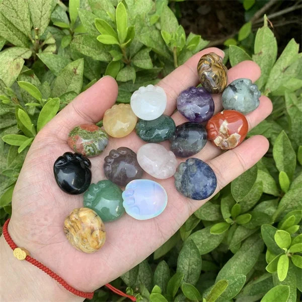 1 Inch Polished Natural Stone Crystal Feet Ornaments Cute Little Carved Desktop Gifts for Children Back-to-School Season Crafted