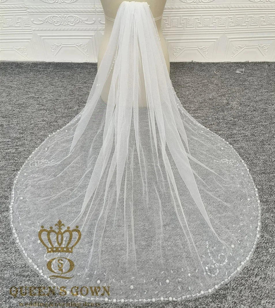 QUEENS GOWN Delicate Bridal Veil Elegant Crystal Pearl Beaded Tulle Mesh Short Wedding Veil Bride Dress Accessory