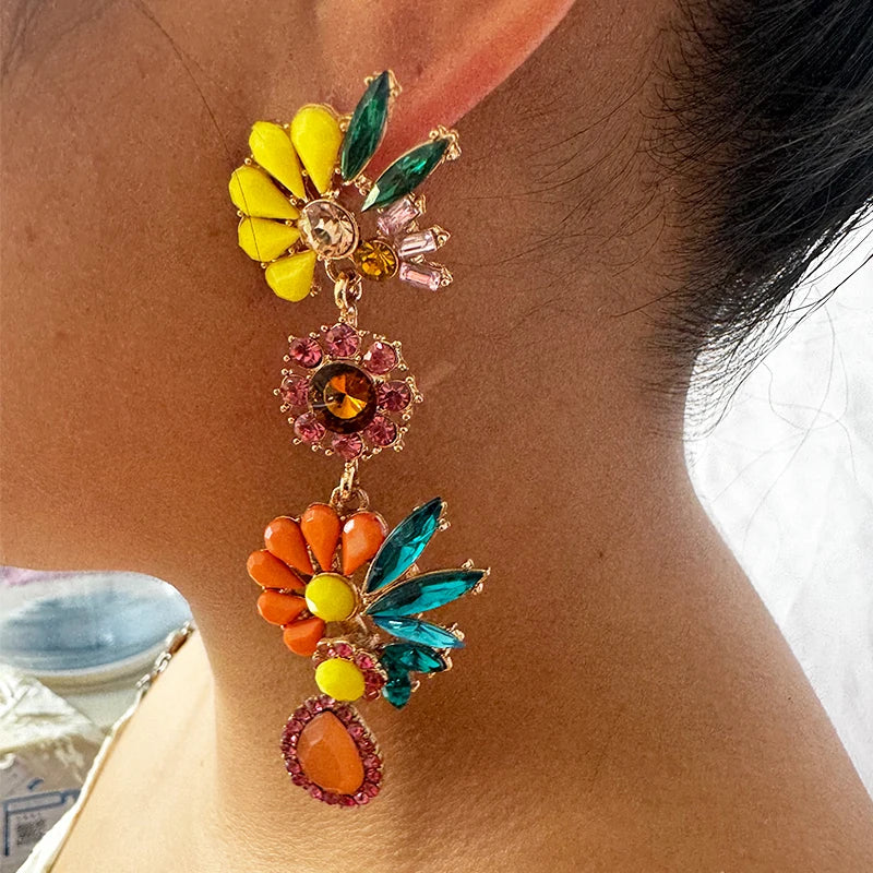 KAIMEI 2025 New Arrival Fashion Jewelry 18k Gold Plated Metal Geometric Earrings for Women Flower Pendant Statement Earrings