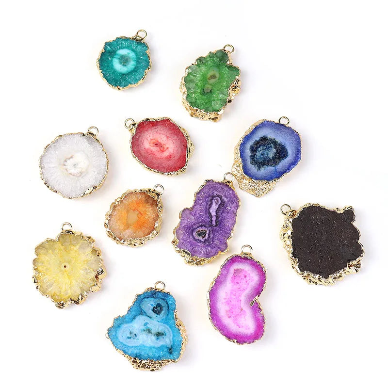 Wholesale Freeform Healing Crystal Pink Blue Red Purple Agate Charm 20mm-30mm Druzy Agate Stone Pendants for Necklace