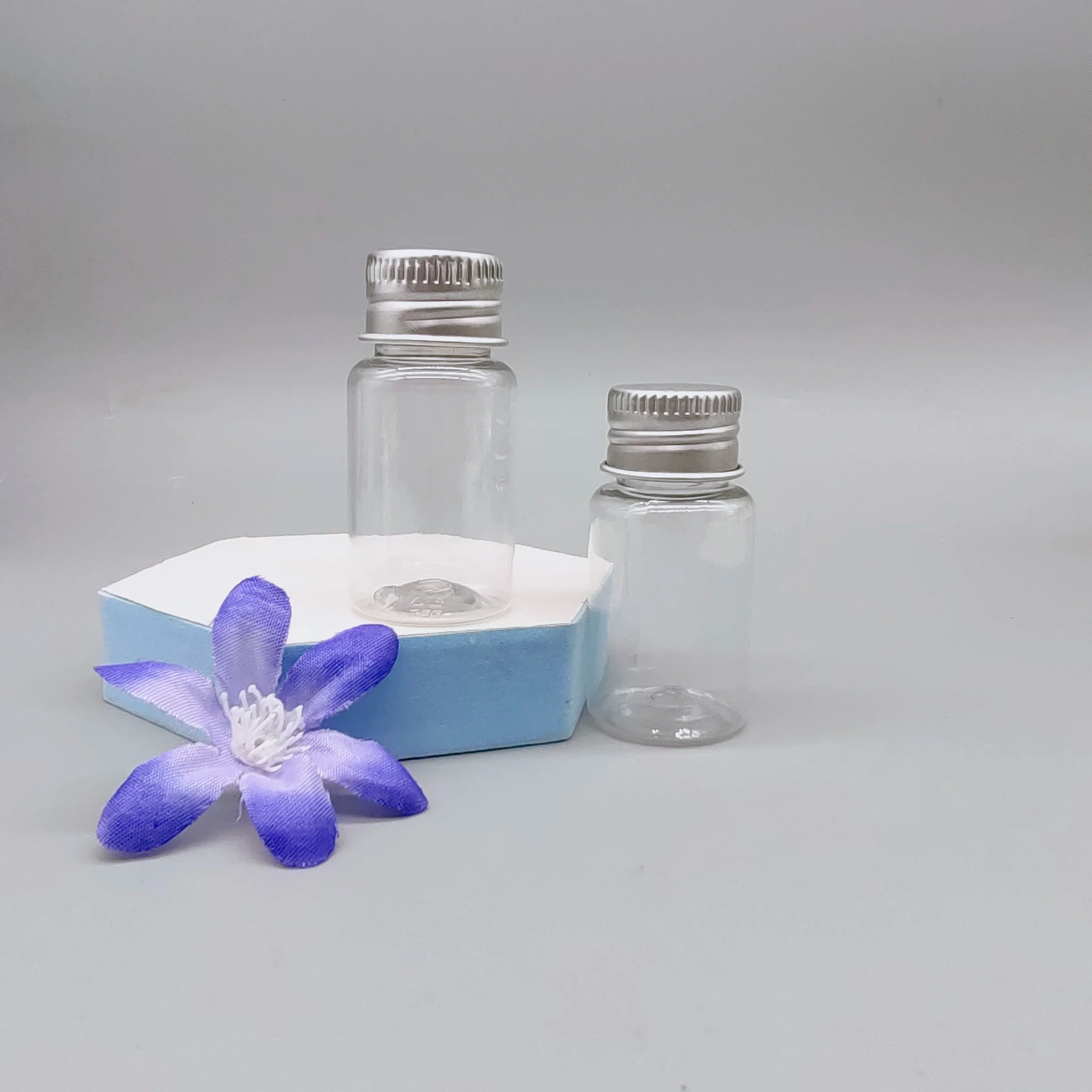 0.5oz 15ml Squeezable PET Plastic Bottle PP Screw Cap 20/410 for Face Cream Skin Care Serum Perfume Custom Color Screen Printing