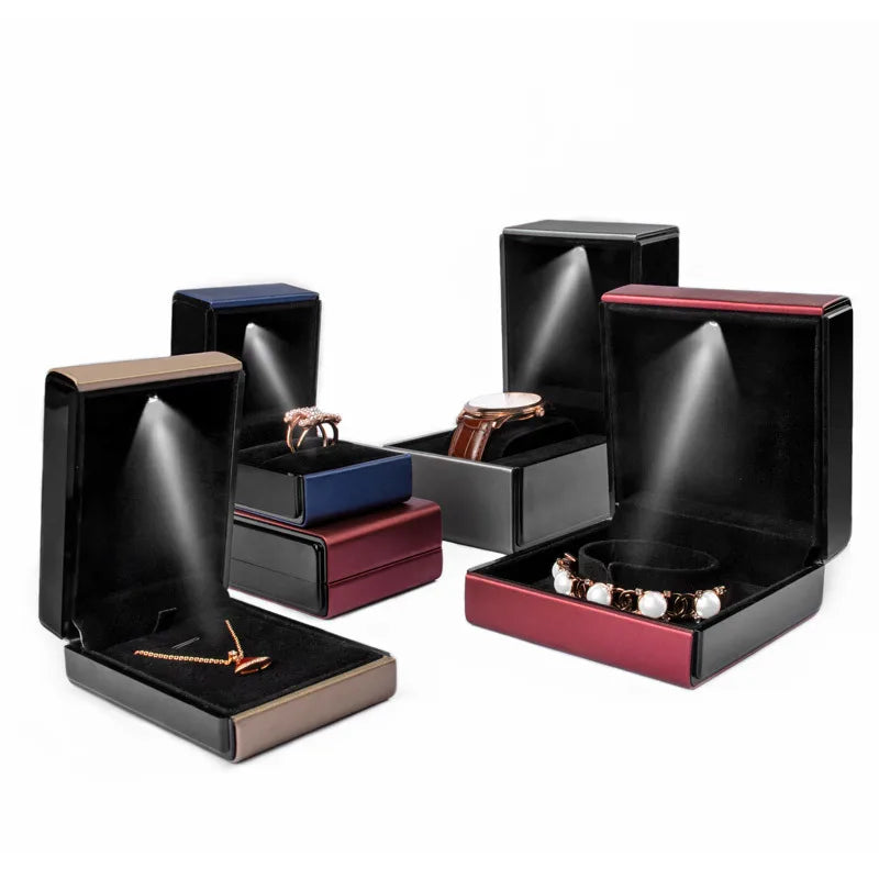 Creative LED Light Jewelry Box Necklace Bracelet Bracelet Packaging Box Brushed Leather Proposal Ring Jewelry Box