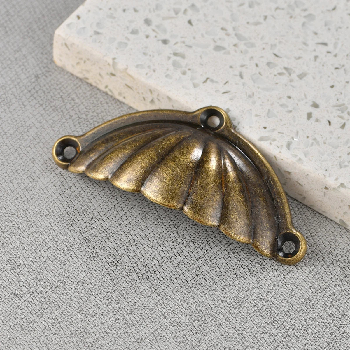 Light Luxury Vintage European Shell Shape Zinc Alloy Furniture Handles for Bedroom Villa Cabinet Wardrobe Drawer