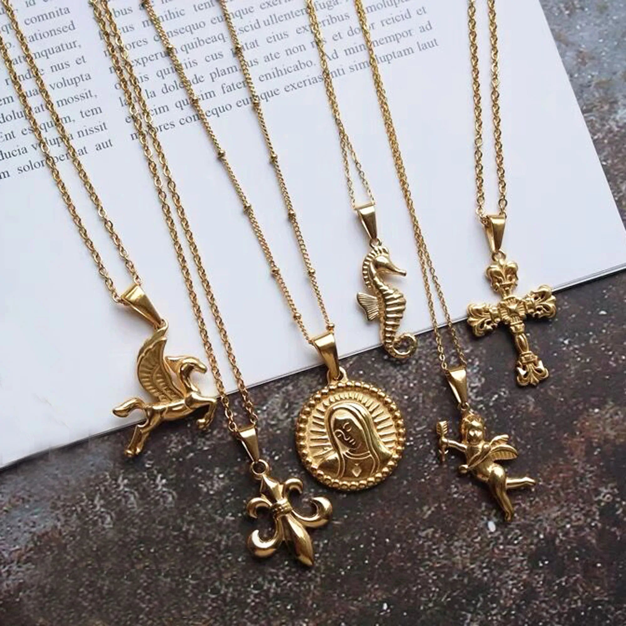 Retro Women Virgin Mary Necklace Stainless Steel 18k Gold Cupid Angel Necklace Men Crucifix Cross Pendant Fleur De Lis Necklace