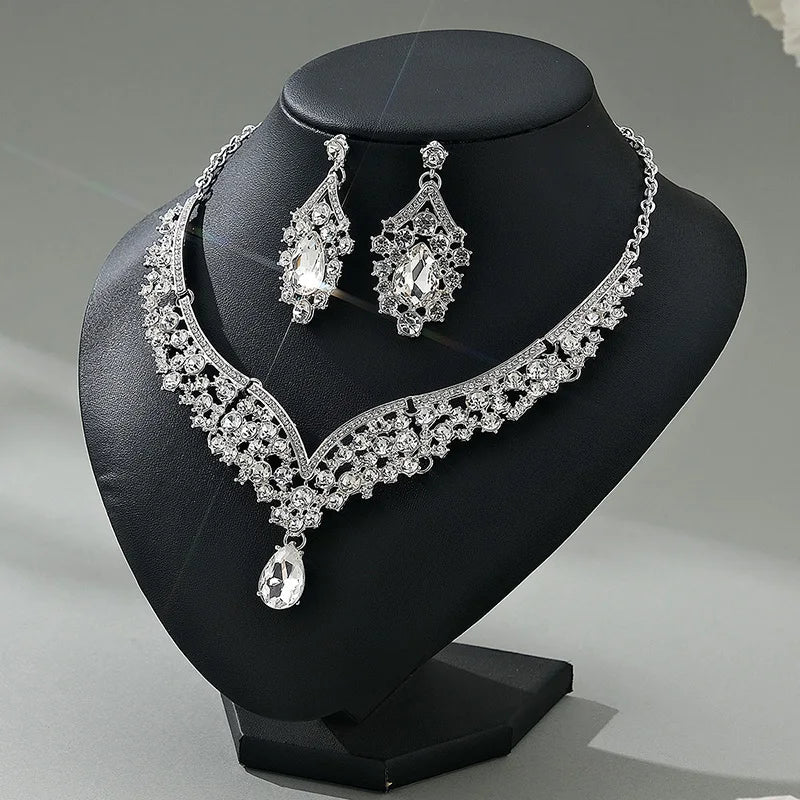Custom Luxury Temperament Rhinestone Pearl Necklace Earrings Set Flower Alloy Clavicle Chain Bridal Jewelry for Women
