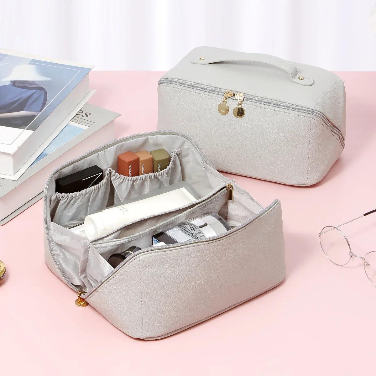 Hot Selling Minimalist Women Toiletries and Makeup Bags Lipstick Cosmetics Storage Bags Custom Travel Waterproof Makeup Bags