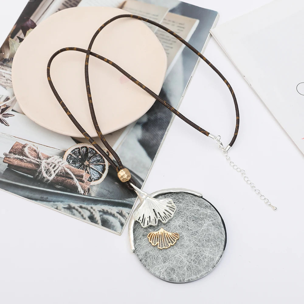TongLing European Exaggerated Ginkgo Leaf Handmade Big Pendant Necklace Black White Natural Stone Pendant Necklace for Wholesale
