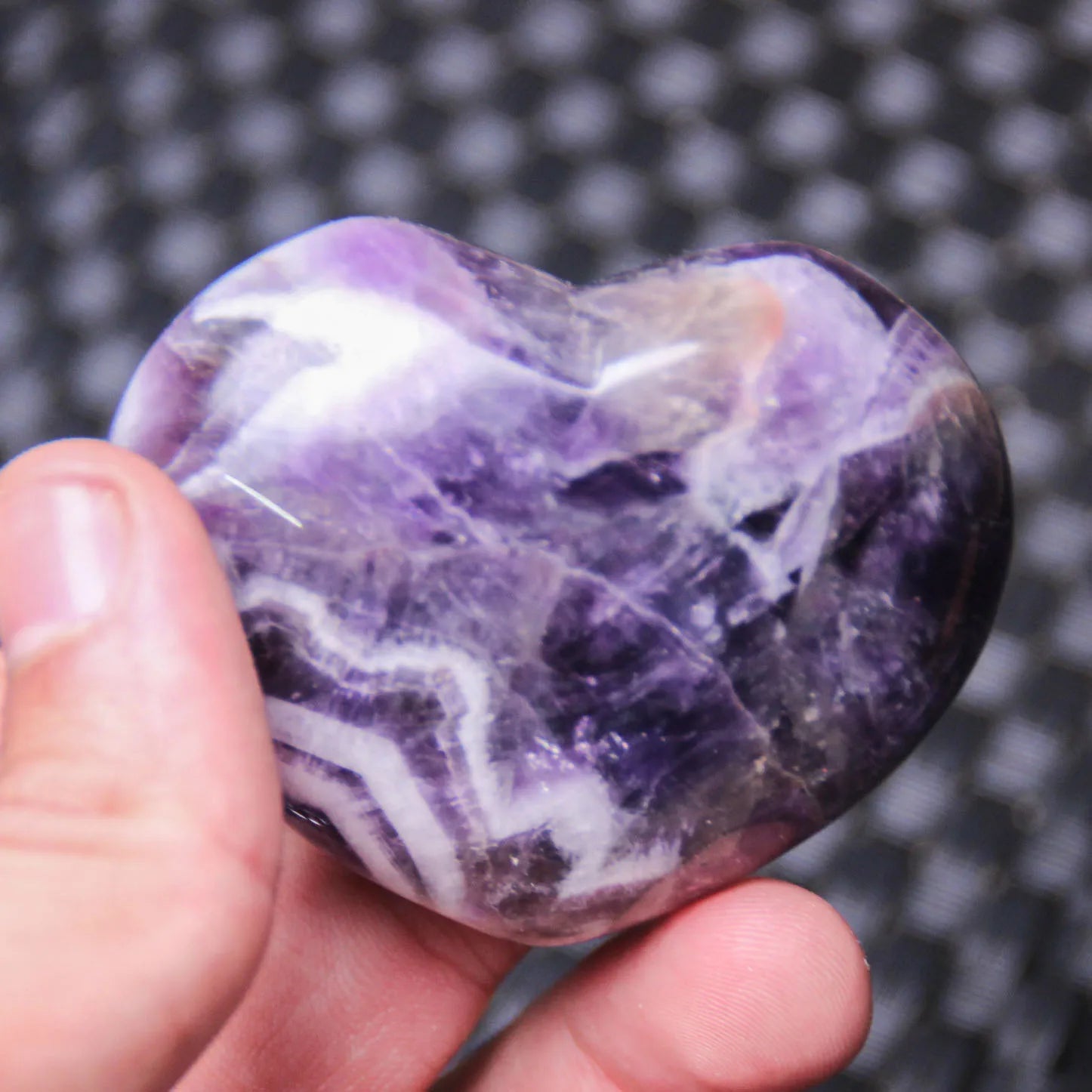 Hongzhuo Hot Wholesale 4.8*6cm Natural Amethyst Crystals Healing Stone Heart Gifts Chakra Stones Crafts