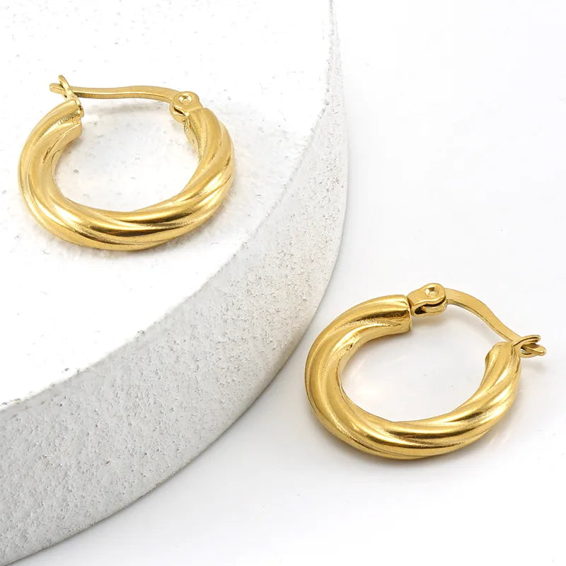 DAIHE 18K Gold Plated Twisted Chain Hoop Earrings Minimalist Fashion Stainless Steel Earrings Jewelry for Women