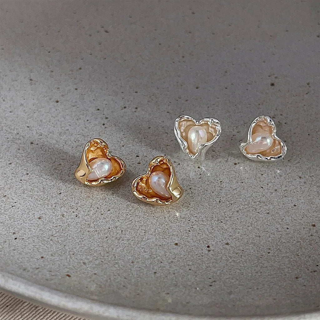 Light Luxury Needle Plated 14K Heart-Shape Freshwater Pearl Stud Earrings Simple Fashionable Design for Women