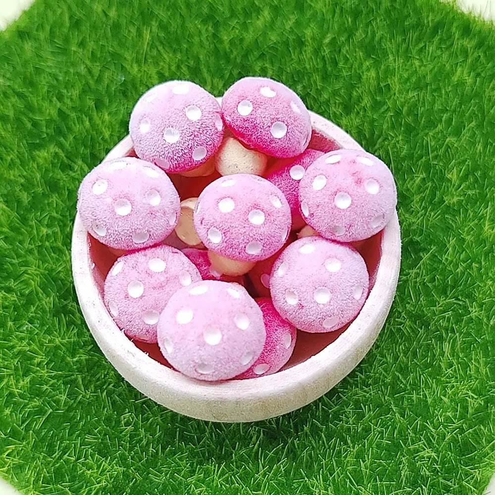 100pcs Kawaii Flocking Small Mushroom Miniatures Fairy Garden Moss Terrarium Resin Crafts for Doll House Home Decorations