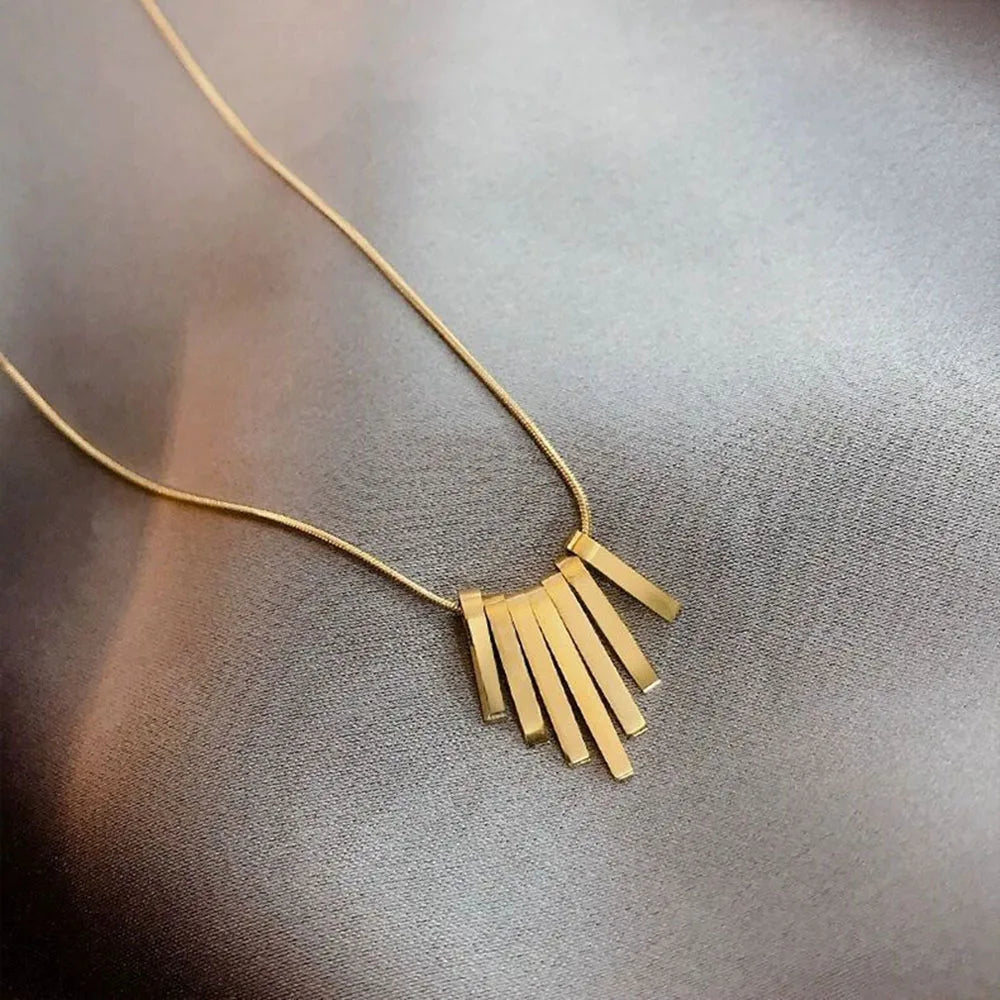 Simple Fan-shaped Necklace Women Ins Cool Style Clavicle Chain