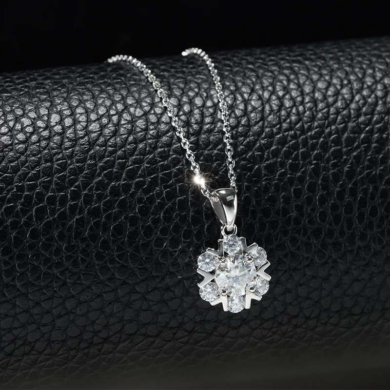 Mini Charm 925 Sterling Silver Necklace Wholesale Simple 3ct Moissnaite Snowflake Pendent Necklace