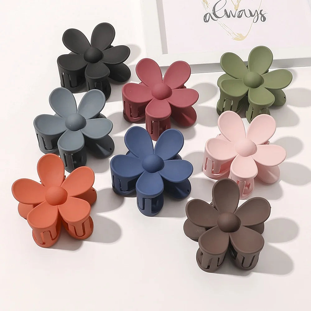 QIYUE Wholesale Matte Dark Color Flower Shape Hair Claw Clip Cheap Plastic Material